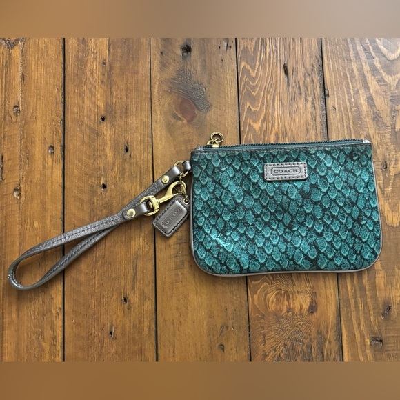 COACH TAYLOR SNAKE PRINT SMALL WRISTLET EMERALD - Picture 1 of 5